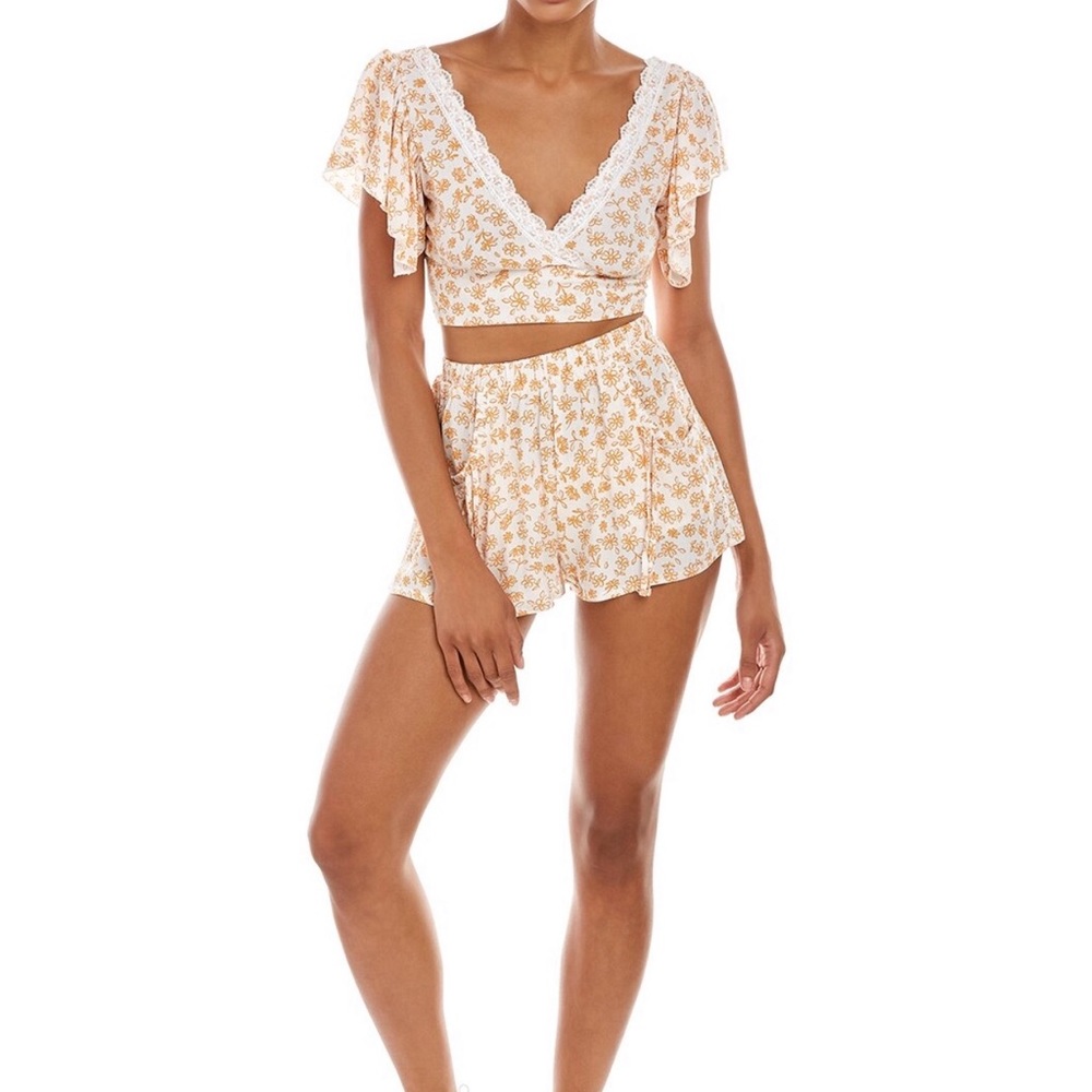 NWT Kerrick 2 piece top & shorts set. Size L